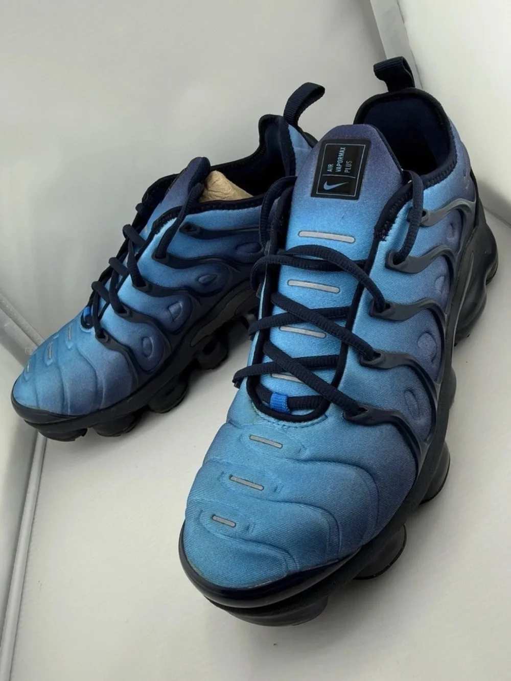 Nike Men’s Blue Gradient VaporMax Plus Sneakers
